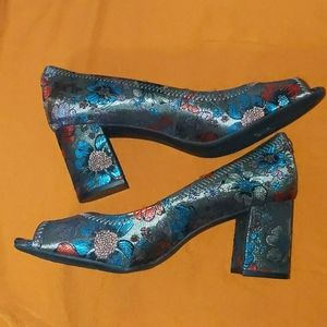 Anne Klein floral pumps